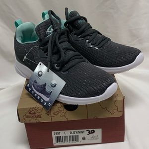 Dream Seek Women’s Dark Gray & Mint Ribbed Mesh Sneaker ~ 6